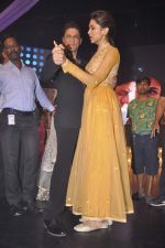 Shahrukh Khan, Deepika Padukone on the sets of Madhubala in Mumbai on 29th July 2013 (70).JPG